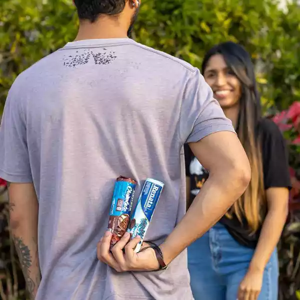 Galletas sandwish de Chocolate RENARA 112 g c Galletas sandwish de chocolate con crema de chocolate RENATA (112 g)