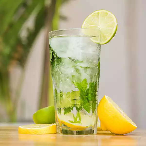 Refresco gaseado sabor limón SANTA (6 pack x 330 ml)