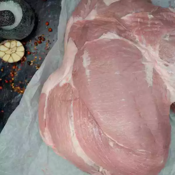 Pernil de Cerdo entero sin hueso, congelado y empacado al vacio – Carne Importada – ALL NATURAL