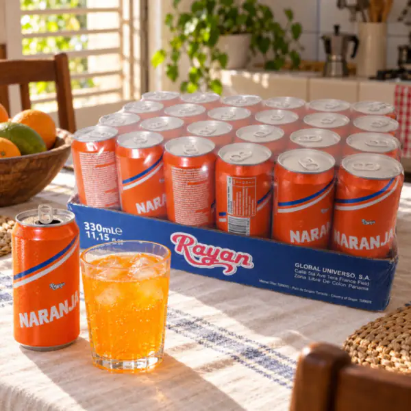 Refresco de naranja en una cocina soleada_resultado Refresco de Naranja RAYAN — Caja 24 Latas (330 ml c/u)